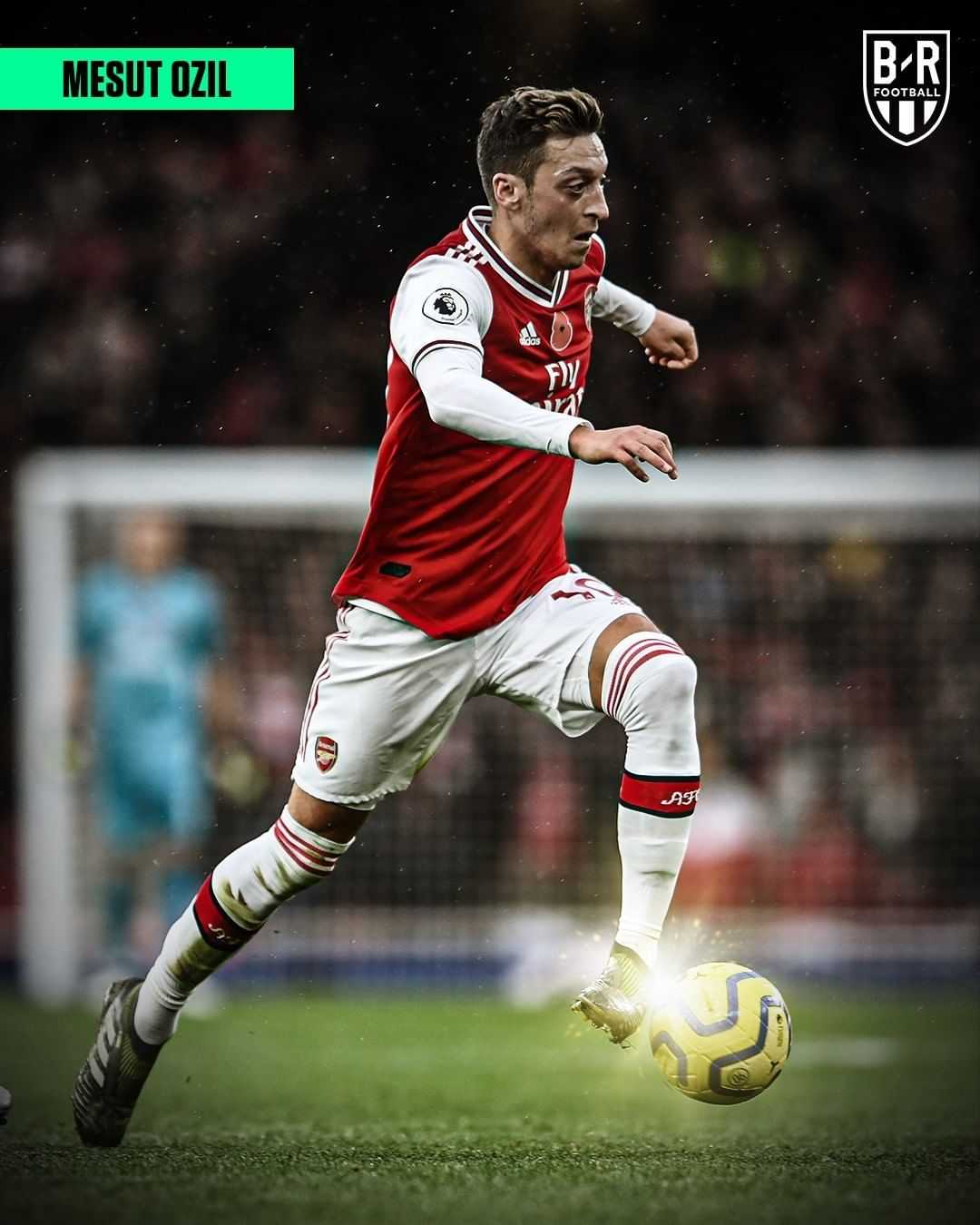 贝尔在左路强行超车后，用左脚抽出一记势大力沉的爆射，皮球如出膛炮弹