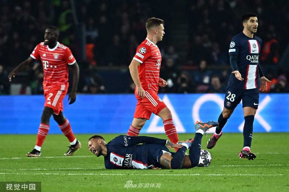 内马尔在个人社交媒体上发布的康复训练照片，他正在健身房专注于恢复性锻炼，汗水见证着他为重返巅峰付出的每一分努力。